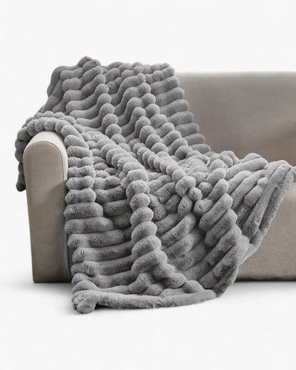 Chic Plush Warm Blanket – Soft Fleece Blanket for Ultimate Comfort and Elegant Interior Design