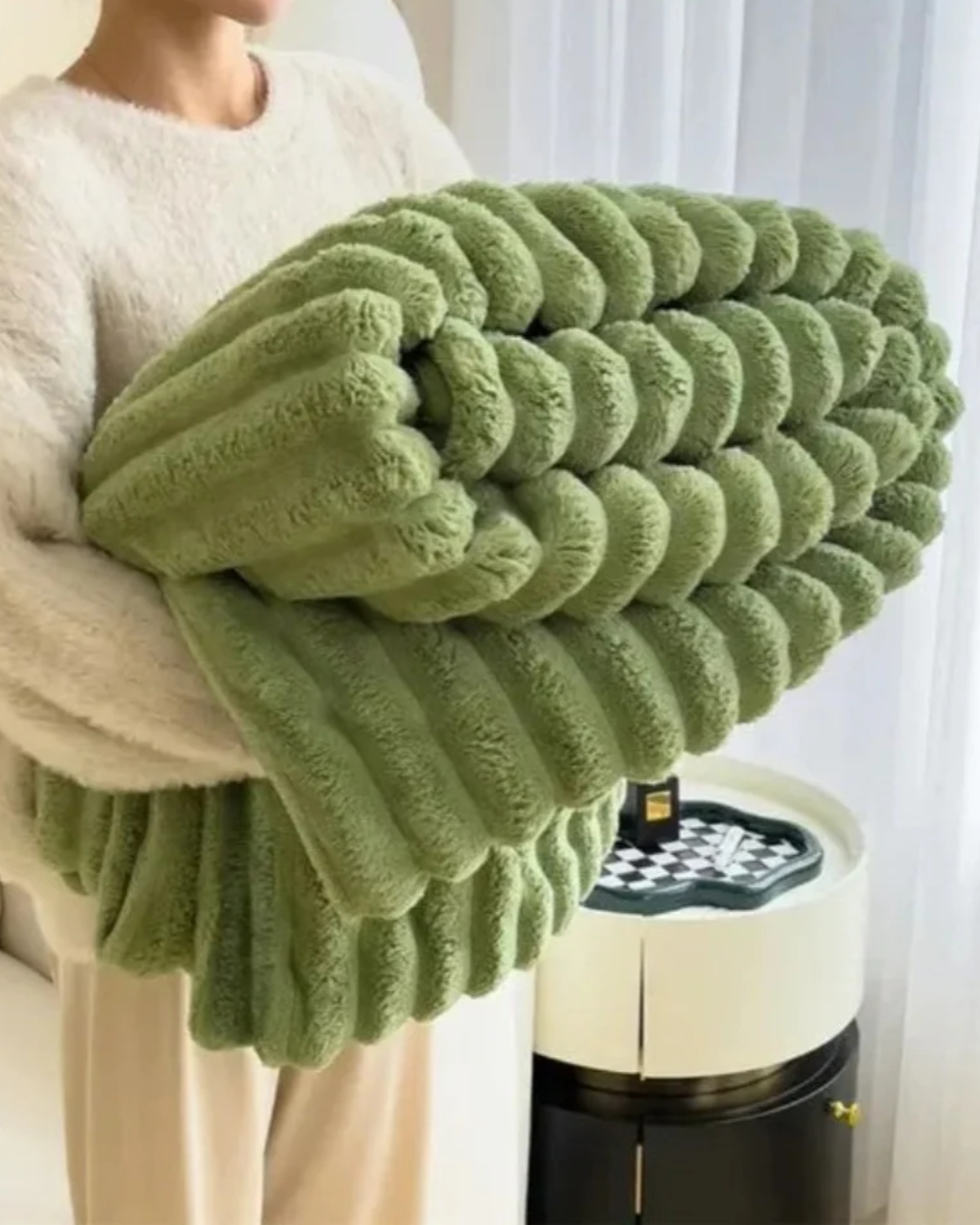 Chic Plush Warm Blanket – Soft Fleece Blanket for Ultimate Comfort and Elegant Interior Design