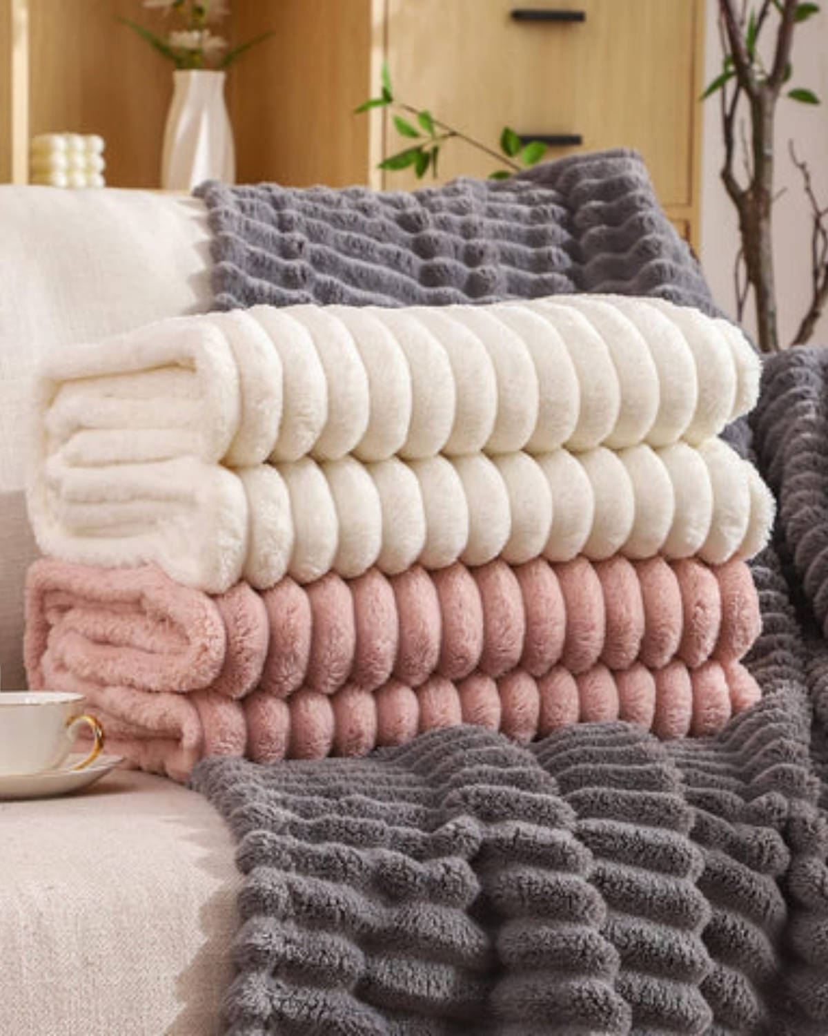 Chic Plush Warm Blanket – Soft Fleece Blanket for Ultimate Comfort and Elegant Interior Design