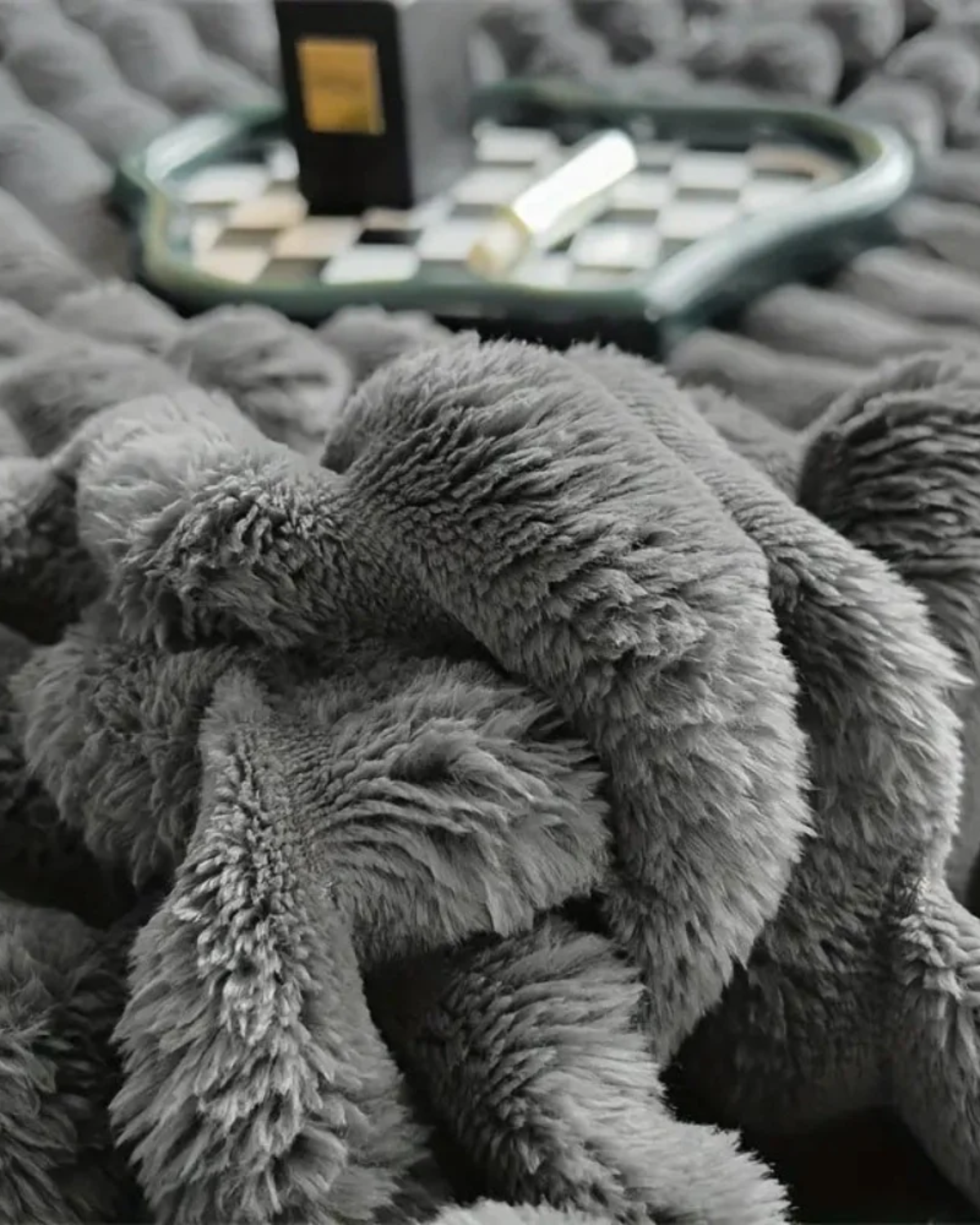 Chic Plush Warm Blanket – Soft Fleece Blanket for Ultimate Comfort and Elegant Interior Design