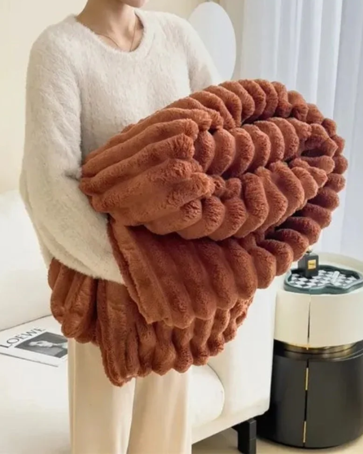 Chic Plush Warm Blanket – Soft Fleece Blanket for Ultimate Comfort and Elegant Interior Design