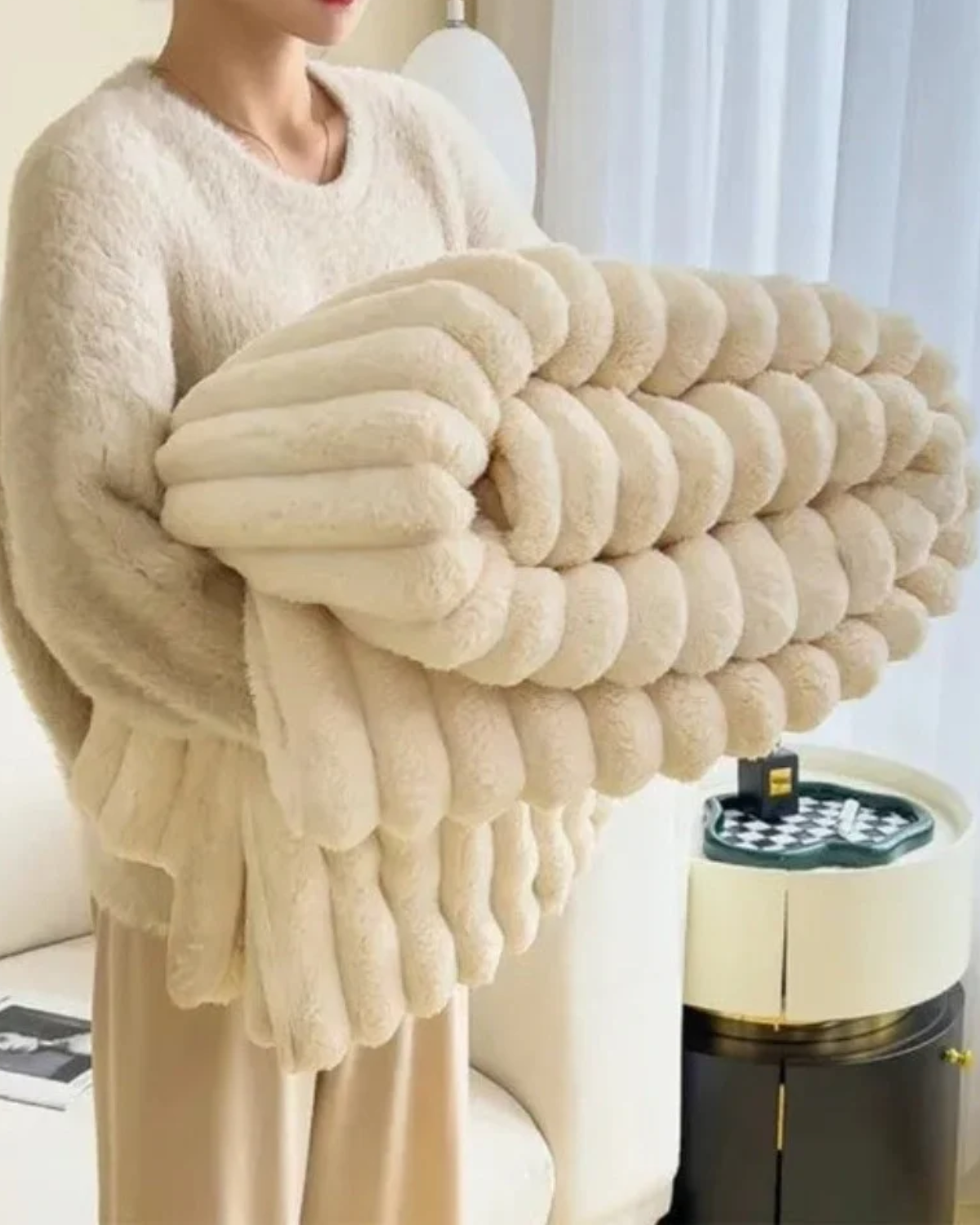 Chic Plush Warm Blanket – Soft Fleece Blanket for Ultimate Comfort and Elegant Interior Design